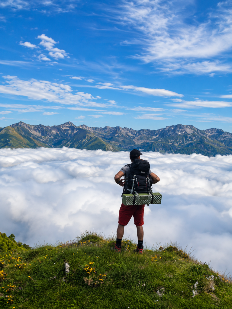 Mar de nubes en cima del pico Gilbo